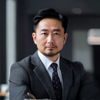 91短视频内容总监陈晓明的职业形象照，商务风格，专注短视频内容策略研究
